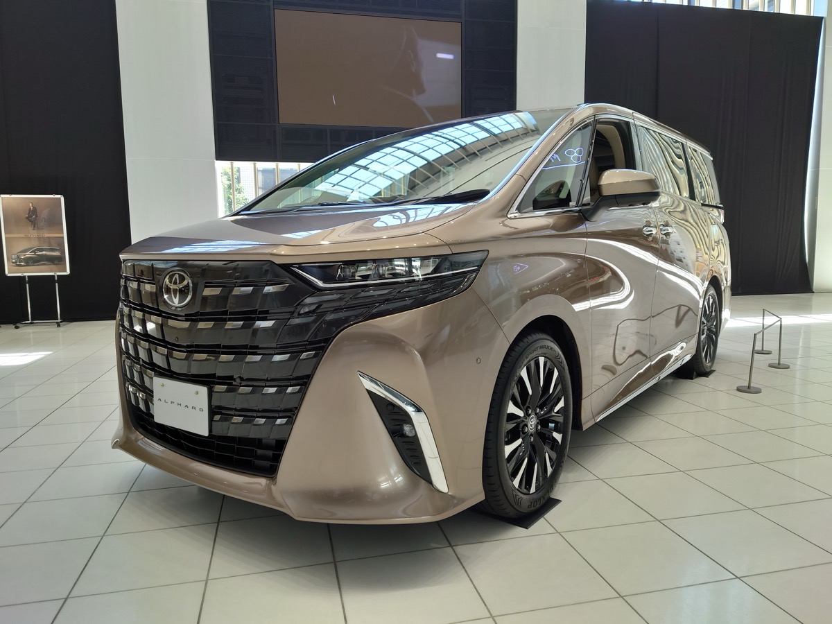 Toyota Alphard 2026